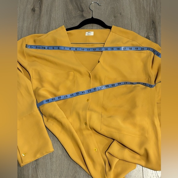 Aritzia Wilfred - Flowy Mustard Blouse. Size L - Picture 10 of 10